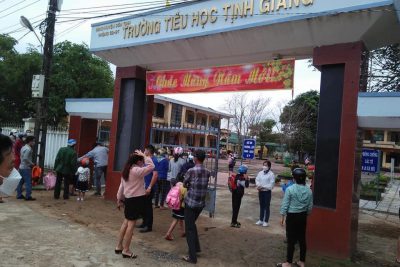 Đón học sinh trở lại trường học trực tiếp