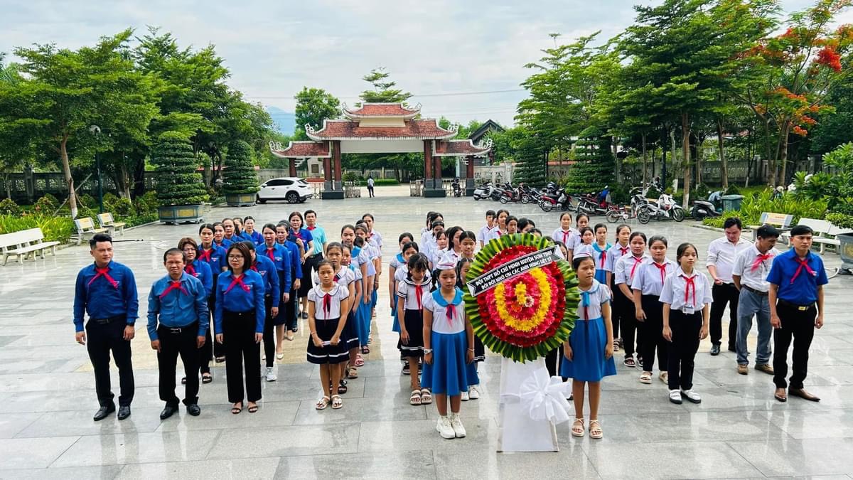 LỄ TUYÊN DƯƠNG CHÁU NGOAN BÁC HỒ NĂM HỌC 2023 – 2024