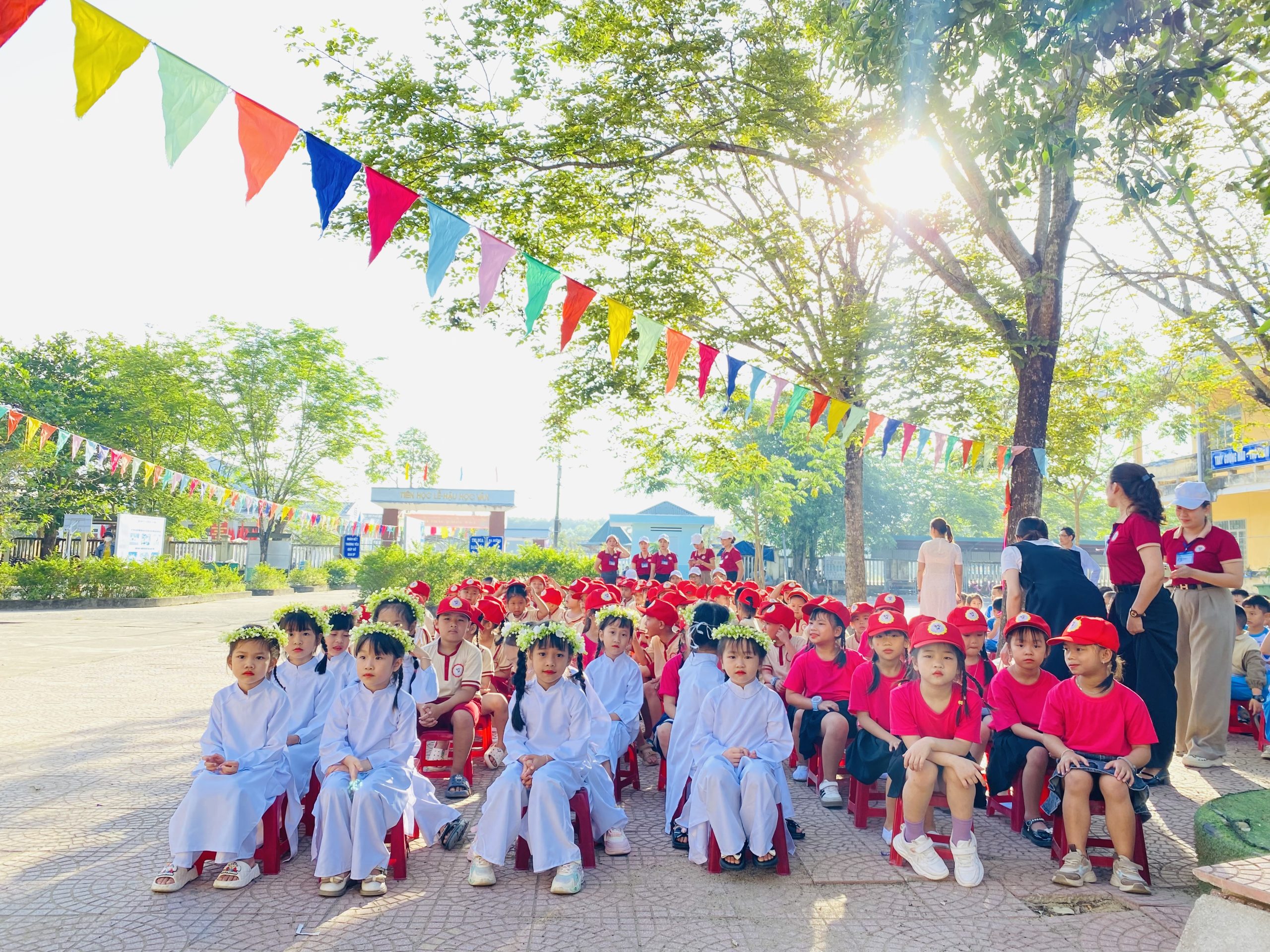CÁC CHÁU MẦM NON 5 TUỔI THAM QUAN TRƯỜNG TIỂU HỌC TỊNH GIANG